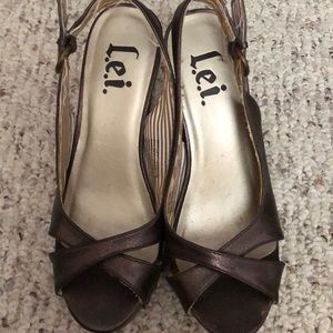 Women’s barely worn L. E. I. wedges size 6.5